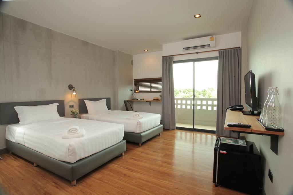 Space59 Hotel Ratchaburi Room photo